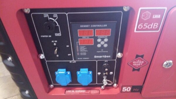 Detalle panel de control del generador Koop 8500