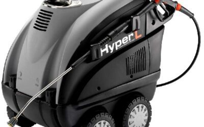 ¿Cuál es la diferencia práctica entre una hidrolavadora monofásica y una trifásica en entornos industriales?