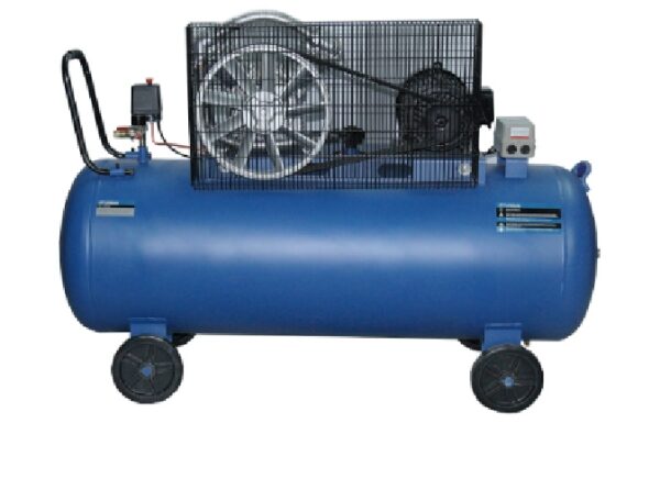 vista trasera del Compresor Trifásico 5,5 HP 300 litros HYUNDAI con fondo blanco