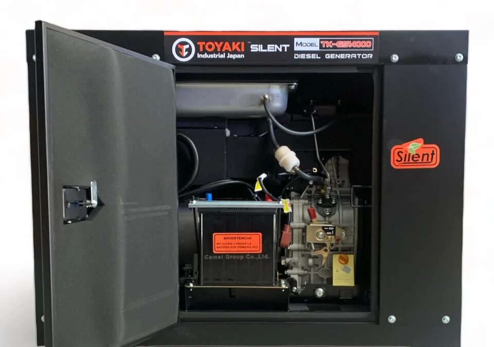 vista del interior del Generador Diesel Insonoro Monofásico 14 KVA con fondo blanco