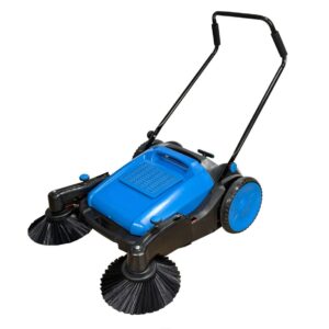 Barredora manual hombre caminando